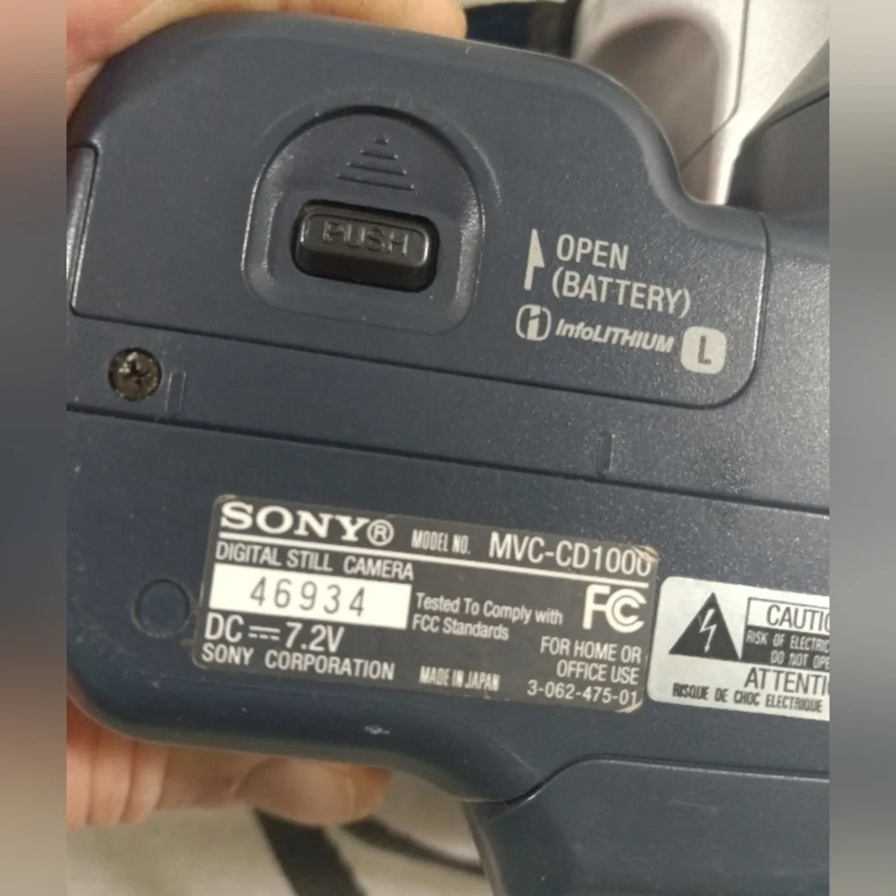 Sony Mavica MVC-CD1000 Digital Still Camera CDR Untested
